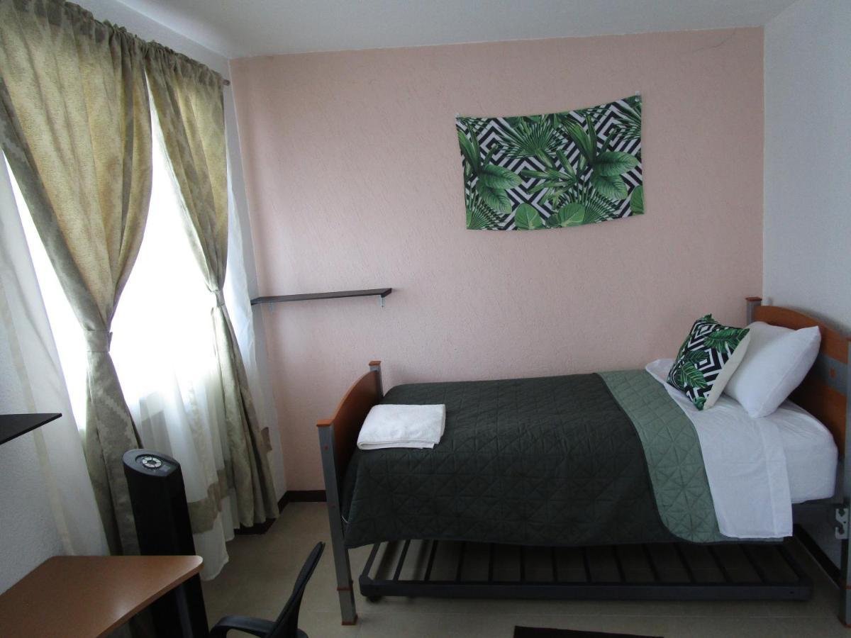 Preciosa Casa Palmera En Cuernavaca Con Alberca, Wifi, Tv Y Cocina Para Fin De Semana, Descanso, Vacaciones O Home Office Emiliano Zapata  Esterno foto